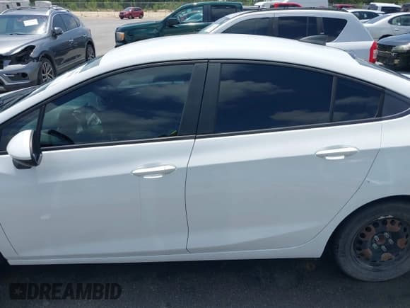 ✅ 2016 Chevrolet Cruze LS • VIN: 1G1BB5SM0G7231541 • Lot: 42163394. Listed on IAAI with 126,126 mi. Free auction sales archive from the USA and detailed vehicle history report at DreamBid. Image 15.