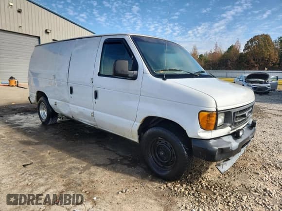 ✅ 2003 Ford Econoline Cargo • VIN: 1FTRE14W03HA91032 • Lot: 92819845. Wystawiony na Copart z przebiegiem 338 783 mil. Bezpłatny archiwum sprzedaży aukcyjnych z USA i szczegółowy raport historii pojazdu na DreamBid. Zdjęcie 4.