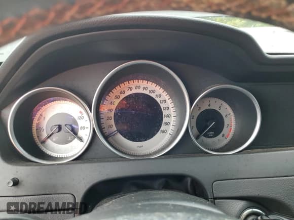 ✅ 2014 Mercedes-Benz C 250 • VIN: WDDGJ4HB3EG272636 • Lot: 84961295. Wystawiony na Copart z przebiegiem Nie podano. Bezpłatny archiwum sprzedaży aukcyjnych z USA i szczegółowy raport historii pojazdu na DreamBid. Zdjęcie 9.