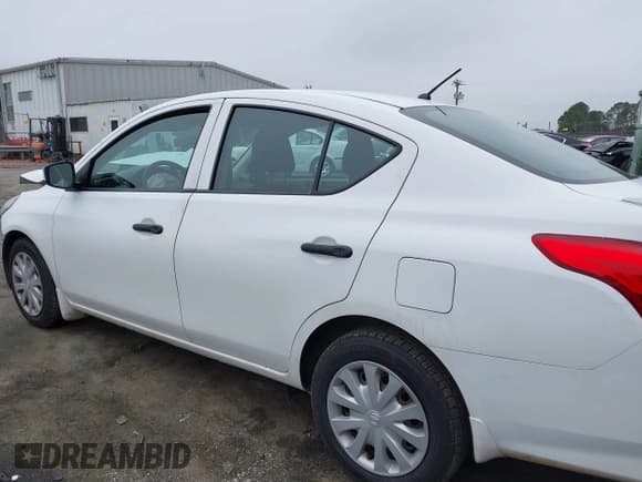 ✅ 2018 Nissan Versa S Plus • VIN: 3N1CN7AP5JL824781 • Lot: 41509771. Wystawiony na IAAI z przebiegiem 113 106 mil. Bezpłatny archiwum sprzedaży aukcyjnych z USA i szczegółowy raport historii pojazdu na DreamBid. Zdjęcie 14.