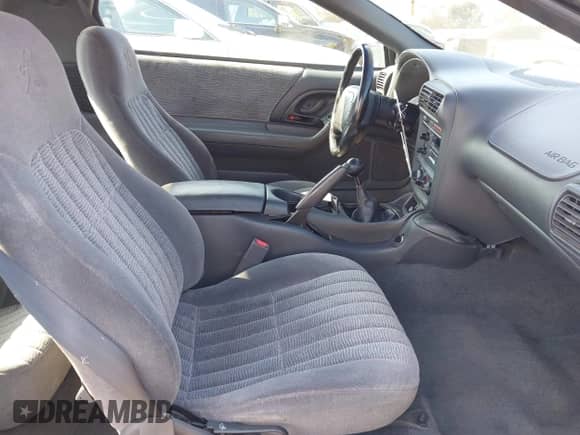 1997 Chevrolet Camaro z VIN 2G1FP22K4V2101038, wystawiony jako IAAI lot #41900016 z przebiegiem 139 207 mil mil oraz . Historia ofert i sprzedaży dostępna na DreamBid. Obrazek 5.