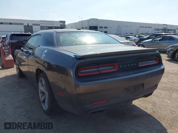 ✅ 2015 Dodge Challenger R/T • VIN: 2C3CDZAT6FH865448 • Lot: 43256236. Wystawiony na IAAI z przebiegiem 216 862 mil. Bezpłatny archiwum sprzedaży aukcyjnych z USA i szczegółowy raport historii pojazdu na DreamBid. Zdjęcie 3.