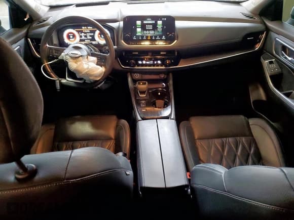 ✅ 2022 Nissan Rogue Platinum • VIN: JN8BT3DC4NW118101 • Lot: 70392755. Wystawiony na Copart z przebiegiem 60 285 mil. Bezpłatny archiwum sprzedaży aukcyjnych z USA i szczegółowy raport historii pojazdu na DreamBid. Zdjęcie 8.