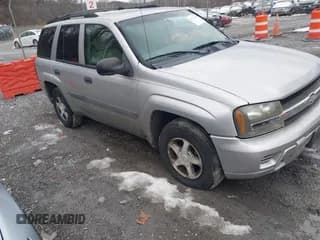✅ 2005 Chevrolet TrailBlazer LS • VIN: 1GNDT13S352346316 • Лот: 43914505. Опубликован ранее на IAAI с пробегом 113 390 миль. Бесплатный доступ к архиву аукционных продаж из США и подробный отчёт об истории автомобиля на DreamBid. Изображение 1.