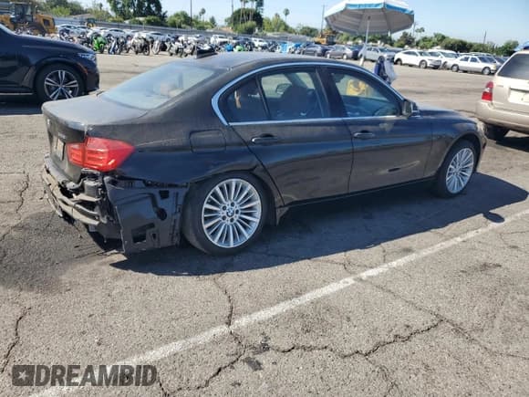 ✅ 2015 BMW 3 Series 328i • VIN: WBA3C1C56FP853372 • Лот: 71031195. Опубликован ранее на Copart с пробегом 22 407 миль. Бесплатный доступ к архиву аукционных продаж из США и подробный отчёт об истории автомобиля на DreamBid. Изображение 3.