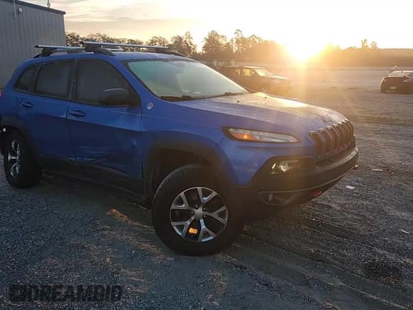 ✅ 2018 Jeep Cherokee Trailhawk • VIN: 1C4PJMBXXJD619941 • Lot: 83754425. Listed on Copart with 65,252 mi. Free auction sales archive from the USA and detailed vehicle history report at DreamBid. Image 14.