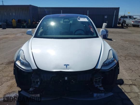 ✅ 2018 Tesla Model 3 Long Range Battery • VIN: 5YJ3E1EA3JF155473 • Lot: 43031030. Wystawiony na IAAI z przebiegiem 94 709 mil. Bezpłatny archiwum sprzedaży aukcyjnych z USA i szczegółowy raport historii pojazdu na DreamBid. Zdjęcie 13.
