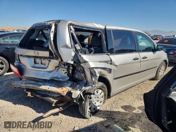 ✅ 2006 Honda Odyssey LX • VIN: 5FNRL38286B008704 • Лот: 85199205. Опубликован ранее на Copart с пробегом 233 143 миль. Бесплатный доступ к архиву аукционных продаж из США и подробный отчёт об истории автомобиля на DreamBid. Изображение 3.