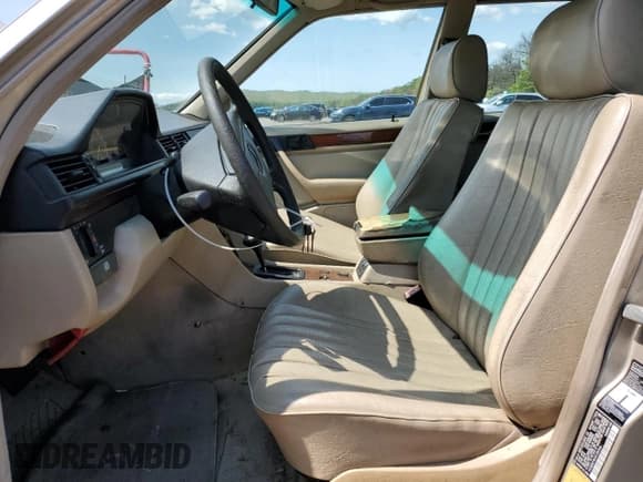 ✅ 1995 Mercedes-Benz E 320 • VIN: WDBEB31E6SC207326 • Lot: 59002705. Wystawiony na Copart z przebiegiem 248 404 mil. Bezpłatny archiwum sprzedaży aukcyjnych z USA i szczegółowy raport historii pojazdu na DreamBid. Zdjęcie 7.