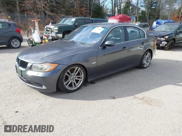 ✅ 2006 BMW 3 Series 330xi • VIN: WBAVD33516KV63460 • Lot: 43704840. Wystawiony na IAAI z przebiegiem 177 860 mil. Bezpłatny archiwum sprzedaży aukcyjnych z USA i szczegółowy raport historii pojazdu na DreamBid. Zdjęcie 2.