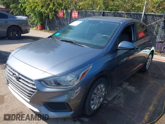 2019 Hyundai Accent SE z VIN 3KPC24A30KE042430, wystawiony jako IAAI lot #43204391 z przebiegiem 94 110 mil mil oraz . Historia ofert i sprzedaży dostępna na DreamBid. Obrazek 2.