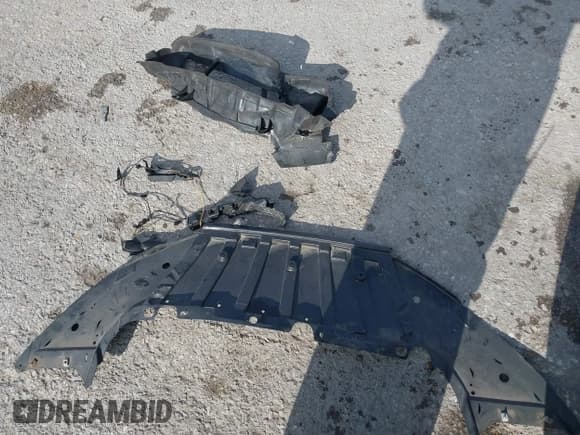 ✅ 2018 Ford Focus SE • VIN: 1FADP3FE6JL321998 • Lot: 40991898. Wystawiony na IAAI z przebiegiem 51 829 mil. Bezpłatny archiwum sprzedaży aukcyjnych z USA i szczegółowy raport historii pojazdu na DreamBid. Zdjęcie 11.