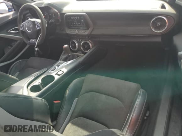 ✅ 2018 Chevrolet Camaro 1SS • VIN: 1G1FE1R75J0185061 • Лот: 62646465. Опубликован ранее на Copart с пробегом 23 067 миль. Бесплатный доступ к архиву аукционных продаж из США и подробный отчёт об истории автомобиля на DreamBid. Изображение 8.