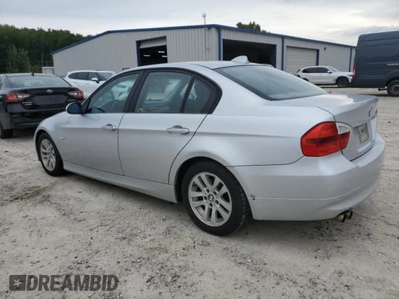 ✅ 2007 BMW 3 Series 328i • VIN: WBAVC53547FZ75896 • Lot: 84064725. Wystawiony na Copart z przebiegiem 124 214 mil. Bezpłatny archiwum sprzedaży aukcyjnych z USA i szczegółowy raport historii pojazdu na DreamBid. Zdjęcie 2.