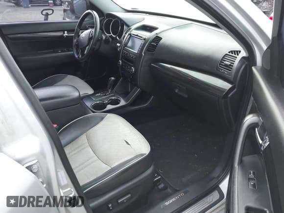 ✅ 2013 Kia Sorento SX • VIN: 5XYKW4A27DG380954 • Лот: 41932872. Опубликован ранее на IAAI с пробегом 183 599 миль. Бесплатный доступ к архиву аукционных продаж из США и подробный отчёт об истории автомобиля на DreamBid. Изображение 5.