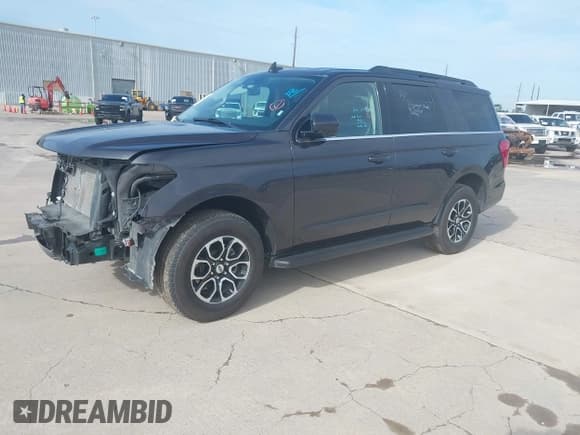 ✅ 2024 Ford Expedition XLT • VIN: 1FMJU1H81REA50121 • Lot: 42494347. Listed on IAAI with 29,590 mi. Free auction sales archive from the USA and detailed vehicle history report at DreamBid. Image 2.