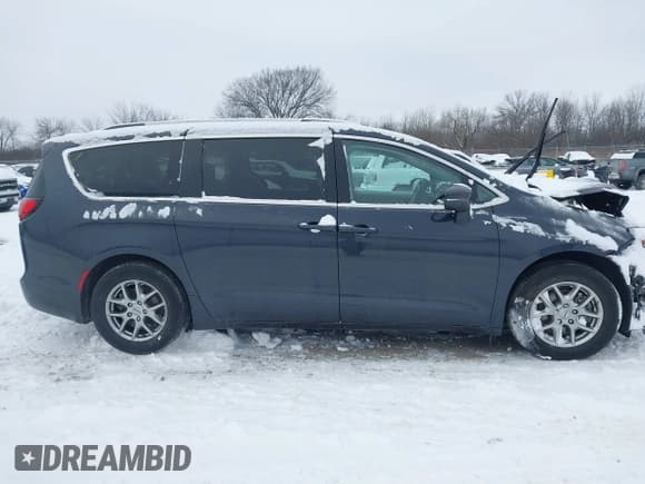 ✅ 2021 Chrysler Pacifica Touring • VIN: 2C4RC1FGXMR510215 • Lot: 43816651. Listed on IAAI with 98,759 mi. Free auction sales archive from the USA and detailed vehicle history report at DreamBid. Image 13.