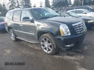 ✅ 2011 Cadillac Escalade • VIN: 1GYS4AEF2BR134601 • Lot: 41633711. Wystawiony na IAAI z przebiegiem 144 557 mil. Bezpłatny archiwum sprzedaży aukcyjnych z USA i szczegółowy raport historii pojazdu na DreamBid. Zdjęcie 1.