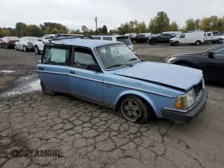 ✅ 1987 Volvo 240 DL • VIN: YV1AX8859H1734232 • Лот: 77976134. Опубликован ранее на Copart с пробегом 416 404 миль. Бесплатный доступ к архиву аукционных продаж из США и подробный отчёт об истории автомобиля на DreamBid. Изображение 4.