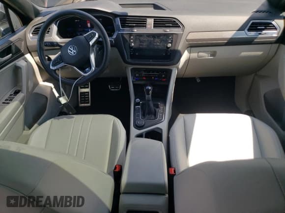 ✅ 2023 Volkswagen Tiguan SE R-Line Black • VIN: 3VV8B7AXXPM071863 • Лот: 55653325. Опубликован ранее на Copart с пробегом 12 054 миль. Бесплатный доступ к архиву аукционных продаж из США и подробный отчёт об истории автомобиля на DreamBid. Изображение 8.