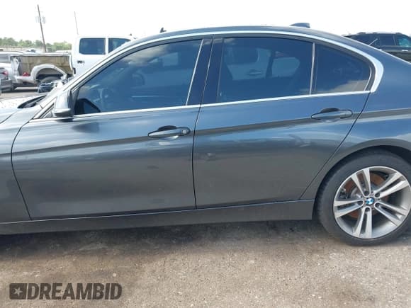 ✅ 2017 BMW 3 Series 340i • VIN: WBA8B3G35HNU35851 • Лот: 42740860. Опубликован ранее на IAAI с пробегом 56 277 миль. Бесплатный доступ к архиву аукционных продаж из США и подробный отчёт об истории автомобиля на DreamBid. Изображение 14.