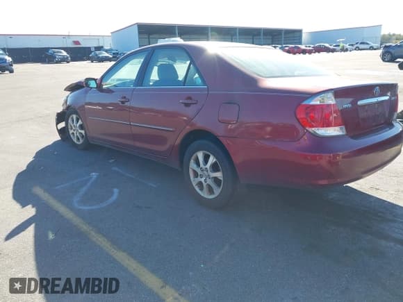 ✅ 2005 Toyota Camry LE • VIN: 4T1BE30K35U011647 • Lot: 43691789. Listed on IAAI with 351,351 mi. Free auction sales archive from the USA and detailed vehicle history report at DreamBid. Image 3.