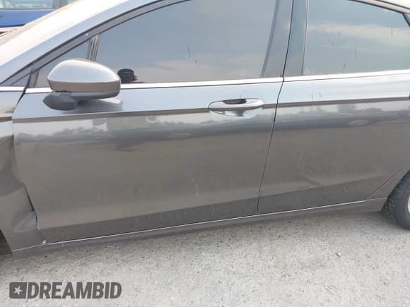 ✅ 2020 Ford Fusion SE • VIN: 3FA6P0HD9LR147957 • Lot: 43114112. Wystawiony na IAAI z przebiegiem 101 893 mil. Bezpłatny archiwum sprzedaży aukcyjnych z USA i szczegółowy raport historii pojazdu na DreamBid. Zdjęcie 17.