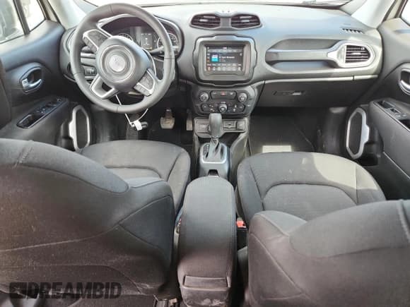 ✅ 2018 Jeep Renegade Sport • VIN: ZACCJBAB6JPH07797 • Lot: 70878535. Wystawiony na Copart z przebiegiem 67 862 mil. Bezpłatny archiwum sprzedaży aukcyjnych z USA i szczegółowy raport historii pojazdu na DreamBid. Zdjęcie 8.