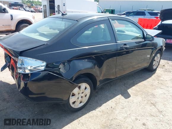 ✅ 2008 Ford Focus S • VIN: 1FAHP32N68W270406 • Lot: 42530731. Wystawiony na IAAI z przebiegiem 214 700 mil. Bezpłatny archiwum sprzedaży aukcyjnych z USA i szczegółowy raport historii pojazdu na DreamBid. Zdjęcie 4.