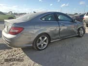 ✅ 2015 Mercedes-Benz C 250 • VIN: WDDGJ4HB8FG367484 • Lot: 92271035. Wystawiony na Copart z przebiegiem 89 367 mil. Bezpłatny archiwum sprzedaży aukcyjnych z USA i szczegółowy raport historii pojazdu na DreamBid. Zdjęcie 3.