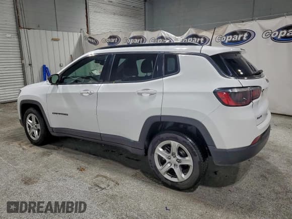 ✅ 2023 Jeep Compass Latitude • VIN: 3C4NJDBN1PT553028 • Lot: 95560195. Wystawiony na Copart z przebiegiem 77 942 mil. Bezpłatny archiwum sprzedaży aukcyjnych z USA i szczegółowy raport historii pojazdu na DreamBid. Zdjęcie 2.