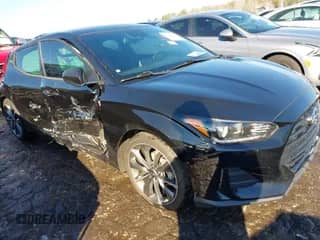 2019 Hyundai Veloster Premium z VIN KMHTG6AF7KU010854, wystawiony jako IAAI lot #41386268 z przebiegiem 87 133 mil mil oraz . Historia ofert i sprzedaży dostępna na DreamBid. Obrazek 1.