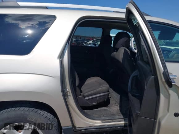 ✅ 2016 GMC Acadia SLE • VIN: 1GKKRPKDXGJ161181 • Lot: 43279631. Listed on IAAI with 138,758 mi. Free auction sales archive from the USA and detailed vehicle history report at DreamBid. Image 8.