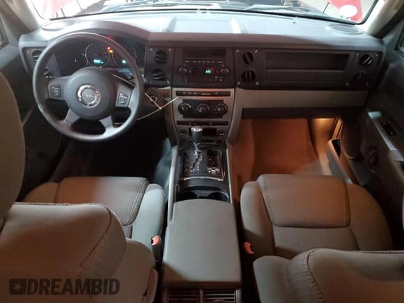 ✅ 2006 Jeep Commander • VIN: 1J8HG48N76C230575 • Lot: 70628105. Wystawiony na Copart z przebiegiem 214 231 mil. Bezpłatny archiwum sprzedaży aukcyjnych z USA i szczegółowy raport historii pojazdu na DreamBid. Zdjęcie 8.