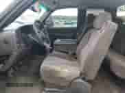 2006 Chevrolet Silverado 1500 LT2 z VIN 2GCEC19Z061306536, wystawiony jako Copart lot #45569345 z przebiegiem 219 158 mil mil oraz Czysty tytuł • Clean title. Historia ofert i sprzedaży dostępna na DreamBid. Obrazek 7.