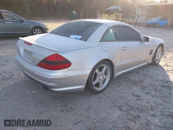 ✅ 2003 Mercedes-Benz SL 500 • VIN: WDBSK75F83F024443 • Lot: 43638928. Listed on IAAI with 194,453 mi. Free auction sales archive from the USA and detailed vehicle history report at DreamBid. Image 4.