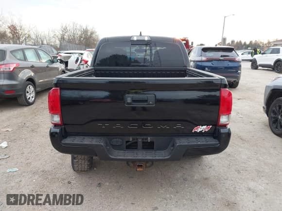 ✅ 2017 Toyota Tacoma SR5 • VIN: 5TFCZ5AN5HX112287 • Lot: 43654484. Listed on IAAI with 69,600 mi. Free auction sales archive from the USA and detailed vehicle history report at DreamBid. Image 16.