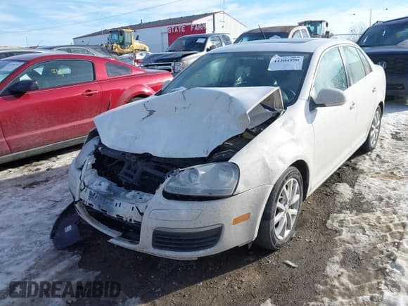 ✅ 2010 Volkswagen Jetta SE • VIN: 3VWRX7AJ4AM030312 • Lot: 41304990. Listed on IAAI with 204,910 mi. Free auction sales archive from the USA and detailed vehicle history report at DreamBid. Image 2.