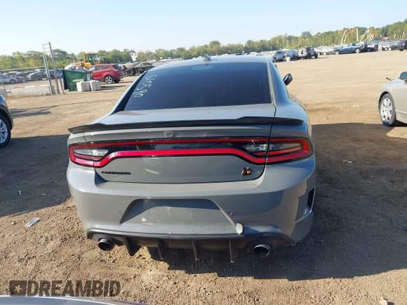 ✅ 2019 Dodge Charger Scat Pack • VIN: 2C3CDXGJ4KH510590 • Lot: 43237193. Wystawiony na IAAI z przebiegiem 41 805 mil. Bezpłatny archiwum sprzedaży aukcyjnych z USA i szczegółowy raport historii pojazdu na DreamBid. Zdjęcie 16.