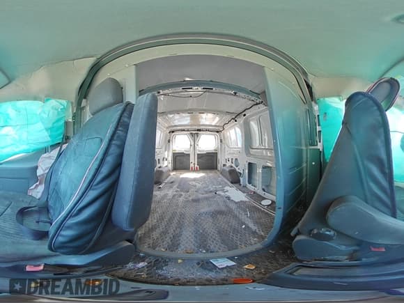 ✅ 2017 Ford Transit • VIN: 1FTYE1ZM1HKB43653 • Lot: 53069015. Wystawiony na Copart z przebiegiem 204 390 mil. Bezpłatny archiwum sprzedaży aukcyjnych z USA i szczegółowy raport historii pojazdu na DreamBid. Zdjęcie 13.