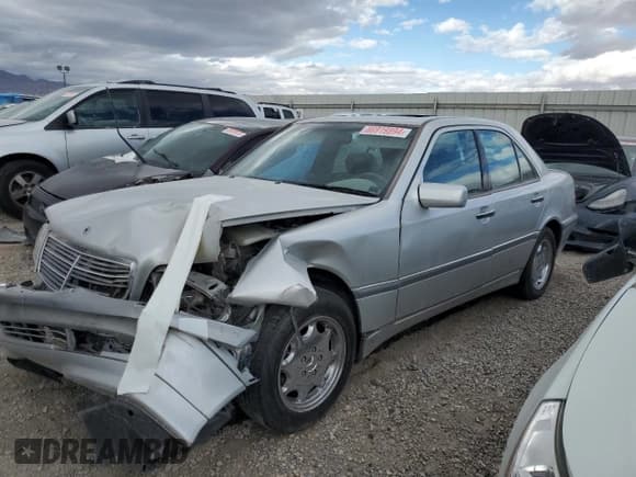 ✅ 2000 Mercedes-Benz C 230/260/280/320 • VIN: WDBHA29G8YA830399 • Lot: 86919894. Wystawiony na Copart z przebiegiem 89 183 mil. Bezpłatny archiwum sprzedaży aukcyjnych z USA i szczegółowy raport historii pojazdu na DreamBid. Zdjęcie 1.