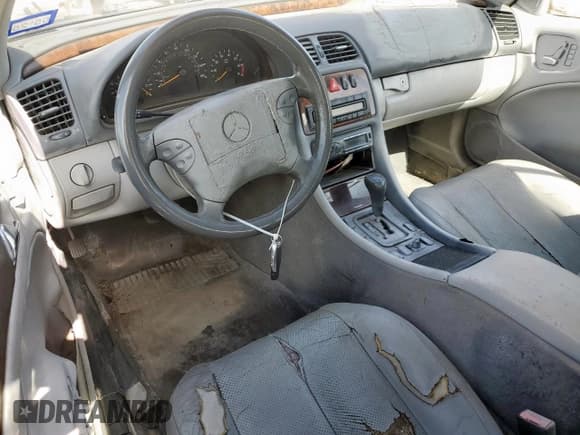 ✅ 2000 Mercedes-Benz CLK 320/430 • VIN: WDBLK65G4YT035553 • Lot: 60086865. Wystawiony na Copart z przebiegiem Nie podano. Bezpłatny archiwum sprzedaży aukcyjnych z USA i szczegółowy raport historii pojazdu na DreamBid. Zdjęcie 8.