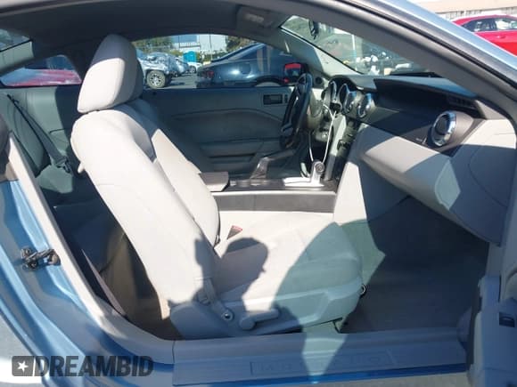 ✅ 2006 Ford Mustang Standard • VIN: 1ZVFT80N165116683 • Лот: 43728423. Опубликован ранее на IAAI с пробегом 93 671 миль. Бесплатный доступ к архиву аукционных продаж из США и подробный отчёт об истории автомобиля на DreamBid. Изображение 5.