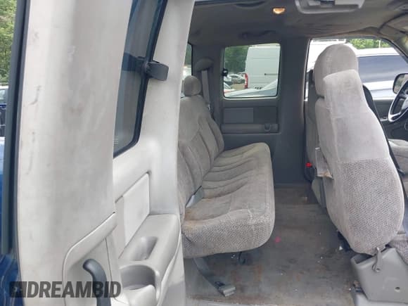 ✅ 1999 Chevrolet Silverado 1500 • VIN: 1GCEK19V3XE213381 • Лот: 42448020. Опубликован ранее на IAAI с пробегом 294 262 миль. Бесплатный доступ к архиву аукционных продаж из США и подробный отчёт об истории автомобиля на DreamBid. Изображение 8.