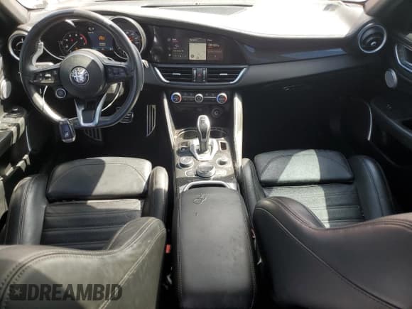 ✅ 2021 Alfa Romeo Giulia Ti • VIN: ZARFAMBN3M7639936 • Lot: 71976525. Wystawiony na Copart z przebiegiem 47 641 mil. Bezpłatny archiwum sprzedaży aukcyjnych z USA i szczegółowy raport historii pojazdu na DreamBid. Zdjęcie 8.