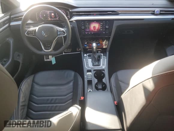 ✅ 2023 Volkswagen Arteon SEL Premium R-Line • VIN: WVWTR7AN3PE016714 • Лот: 42986225. Опубликован ранее на Copart с пробегом 7 357 миль. Бесплатный доступ к архиву аукционных продаж из США и подробный отчёт об истории автомобиля на DreamBid. Изображение 8.