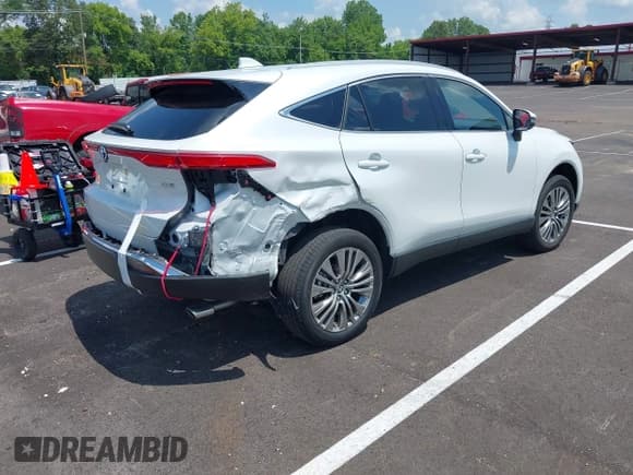 ✅ 2024 Toyota Venza LE • VIN: JTEAAAAH3RJ155432 • Lot: 42584092. Wystawiony na IAAI z przebiegiem 4 360 mil. Bezpłatny archiwum sprzedaży aukcyjnych z USA i szczegółowy raport historii pojazdu na DreamBid. Zdjęcie 4.