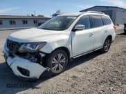 ✅ 2019 Nissan Pathfinder S • VIN: 5N1DR2MM9KC621945 • Лот: 62856675. Опубликован ранее на Copart с пробегом 121 245 миль. Бесплатный доступ к архиву аукционных продаж из США и подробный отчёт об истории автомобиля на DreamBid. Изображение 1.