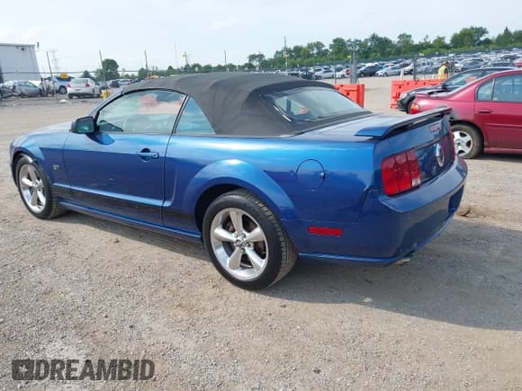 ✅ 2007 Ford Mustang GT Deluxe • VIN: 1ZVHT85H375220458 • Lot: 42914620. Wystawiony na IAAI z przebiegiem 107 535 mil. Bezpłatny archiwum sprzedaży aukcyjnych z USA i szczegółowy raport historii pojazdu na DreamBid. Zdjęcie 3.