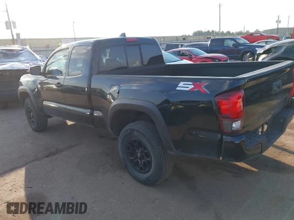 ✅ 2020 Toyota Tacoma SR • VIN: 5TFRX5GN2LX178232 • Lot: 43455377. Wystawiony na IAAI z przebiegiem 74 258 mil. Bezpłatny archiwum sprzedaży aukcyjnych z USA i szczegółowy raport historii pojazdu na DreamBid. Zdjęcie 3.